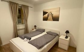 Rooms And Apartments Nokturno